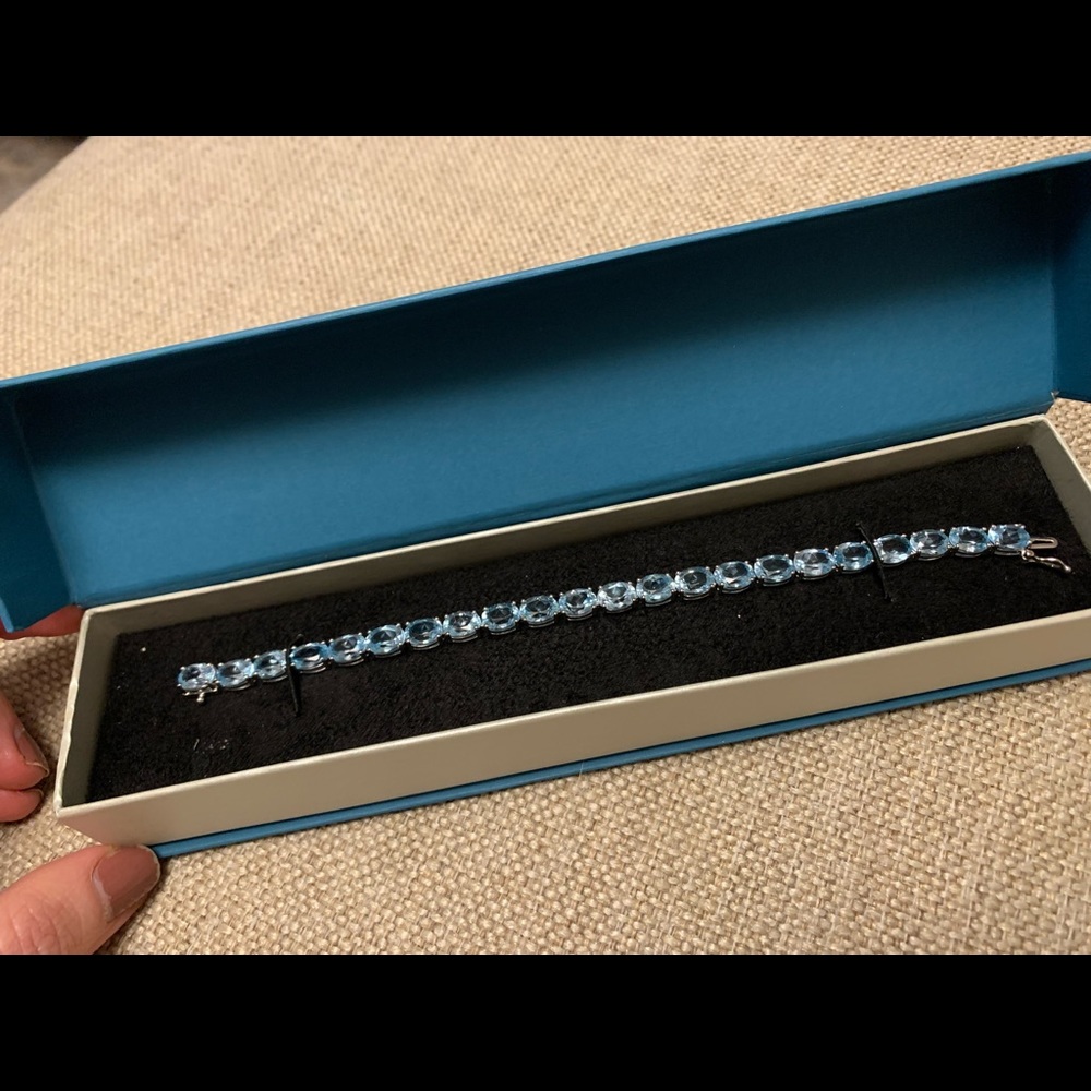 Netaya 33 Carat Genuine Sky Blue Topaz Bracelet in sterling Silver